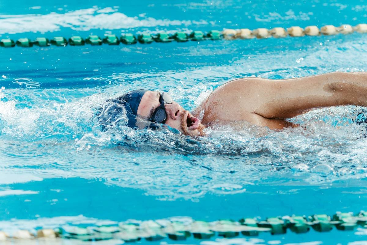 Chart showing calorie burn comparison: water aerobics vs. walking vs. cycling for 155-lb adult